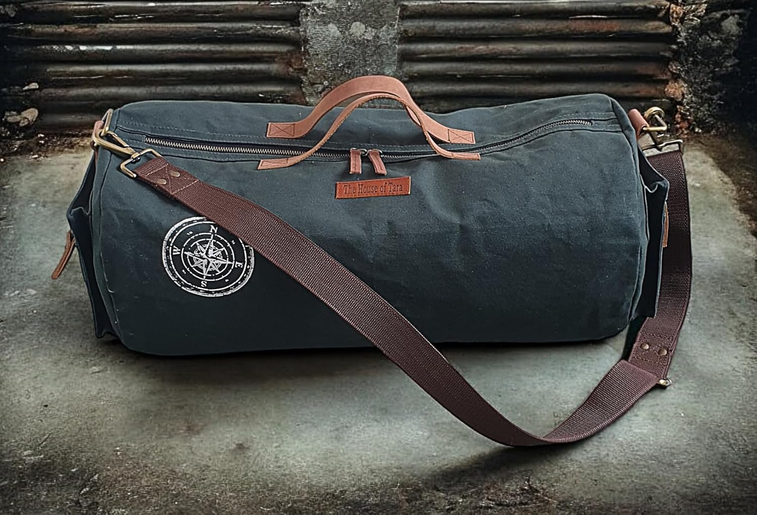 The House of Tara Canvas Travel Duffle Bag 25 litres | Sports Duffel | for Men and Women | Adjustable Removable Strap | Gym Bag | Luggage Garment Bag | Quick Access Pockets | Green Blue