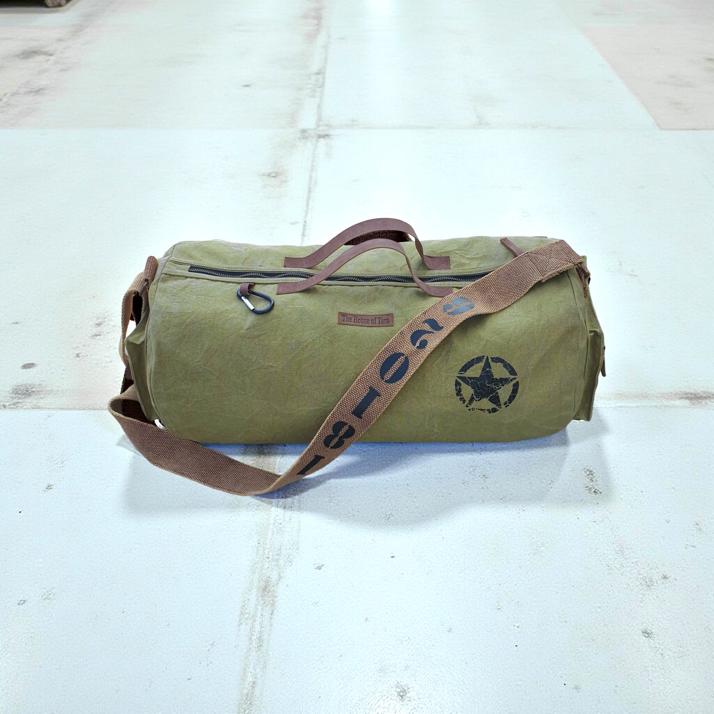 Canvas Travel Duffle Bag | 25 litres | Sports Duffel | Gym Bags | for Men and Women | Adjustable Broad Strap | Airline Carry-On Luggage | Quick Access Pockets |